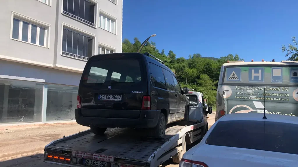 Aybastı Oto Kurtarma saha çalışması ve çekici hizmeti