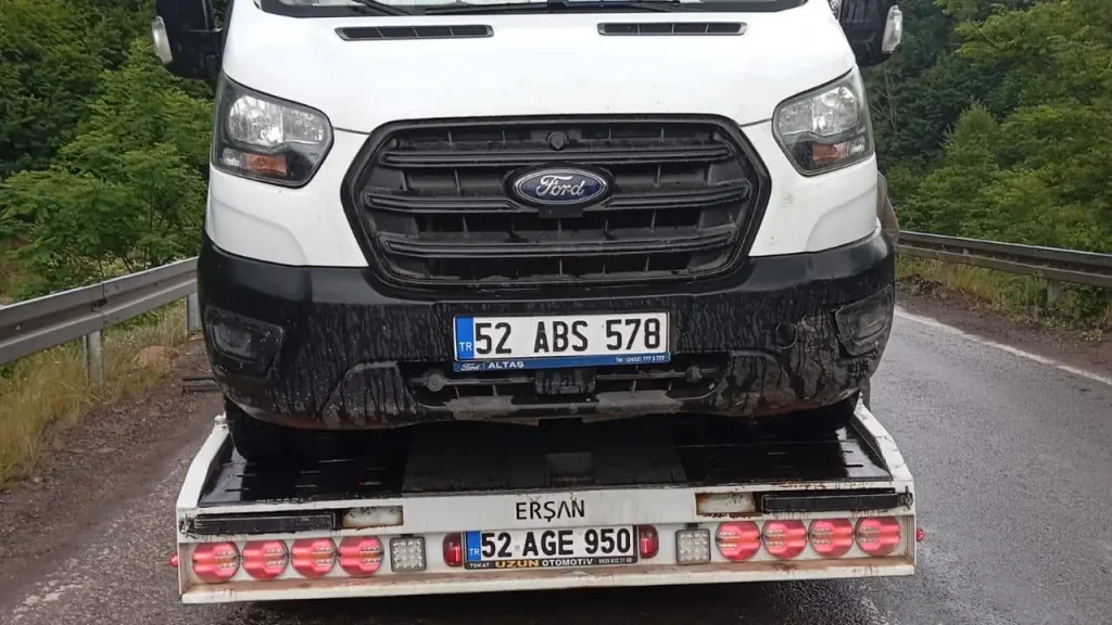 Aybastı Oto Kurtarma saha çalışması ve çekici hizmeti
